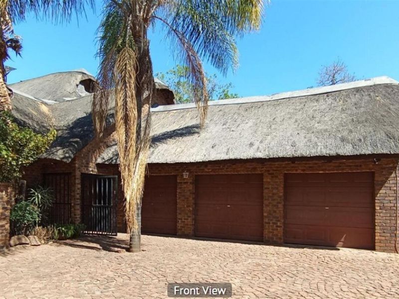 6 Bedroom House For Sale in Moreleta Park, Pretoria - Photo 1