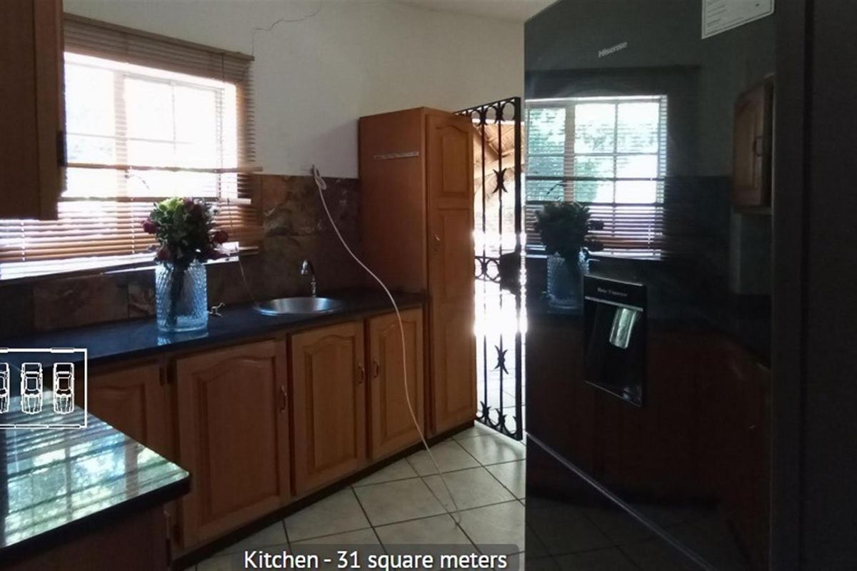 6 Bedroom House For Sale in Moreleta Park, Pretoria - Photo 4
