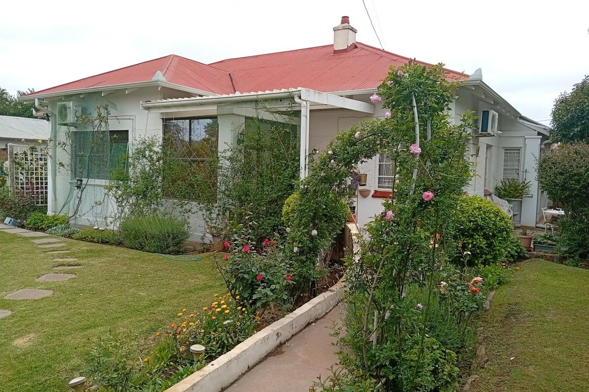 House For Sale in Queenstown Central, Queenstown - Photo 4