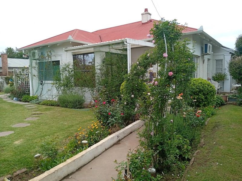 House For Sale in Queenstown Central, Queenstown - Photo 2