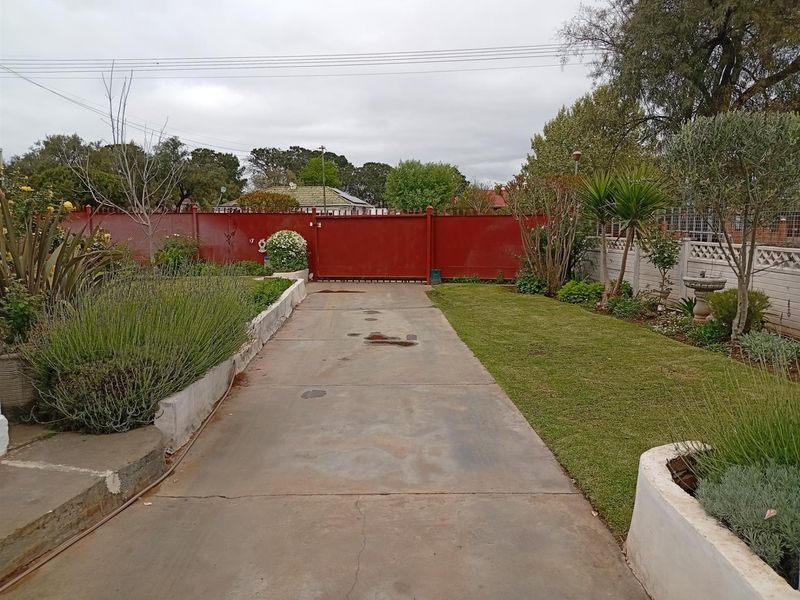 House For Sale in Queenstown Central, Queenstown - Photo 7