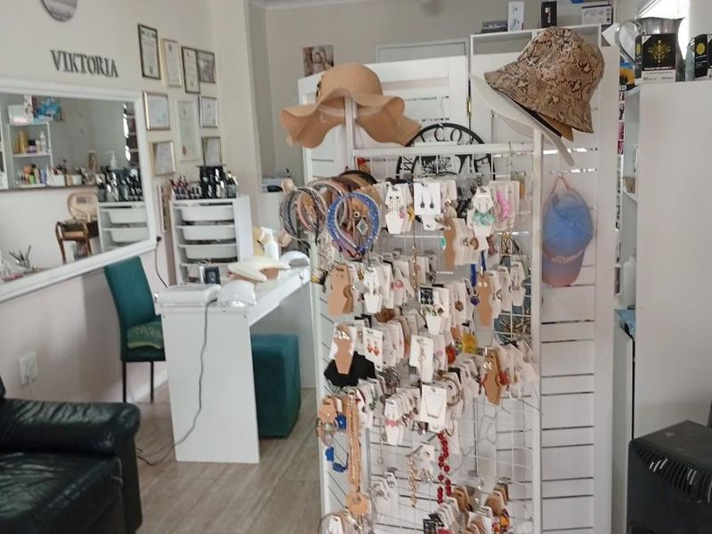 House For Sale in Queenstown Central, Queenstown - Photo 10