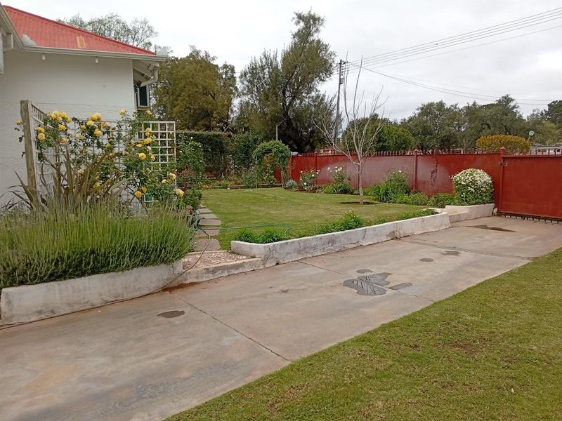 House For Sale in Queenstown Central, Queenstown - Photo 3