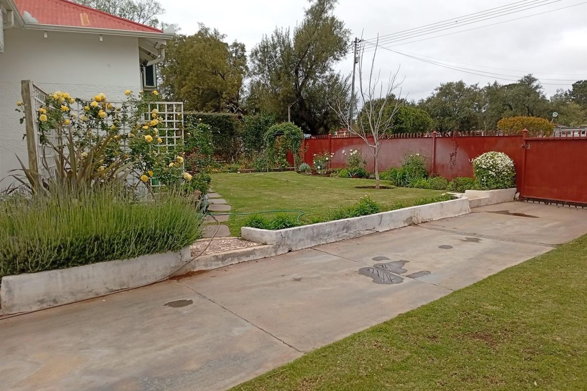 House For Sale in Queenstown Central, Queenstown - Photo 3