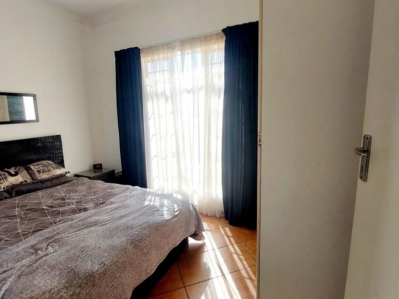 Modern 2-Bedroom Unit in Olympus/Boardwalk - Ideal Home or Investment - Photo 9