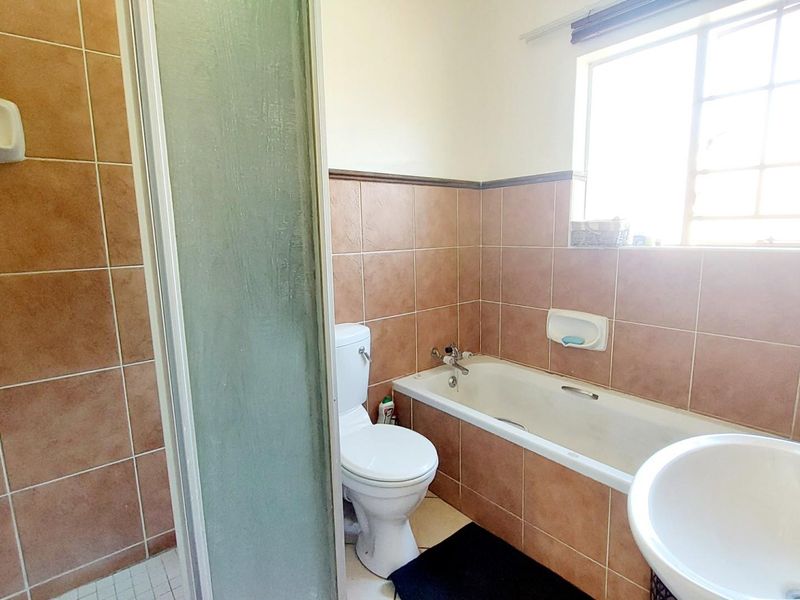 Modern 2-Bedroom Unit in Olympus/Boardwalk - Ideal Home or Investment - Photo 8