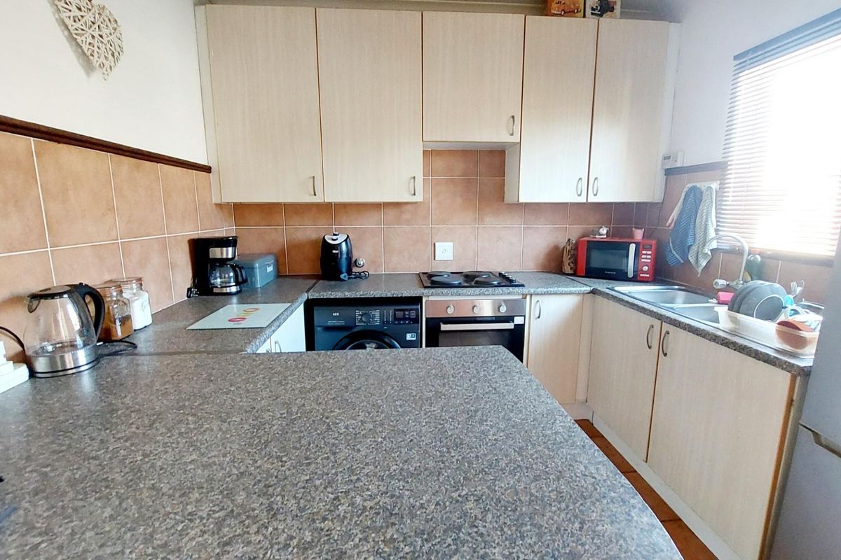 Modern 2-Bedroom Unit in Olympus/Boardwalk - Ideal Home or Investment - Photo 5