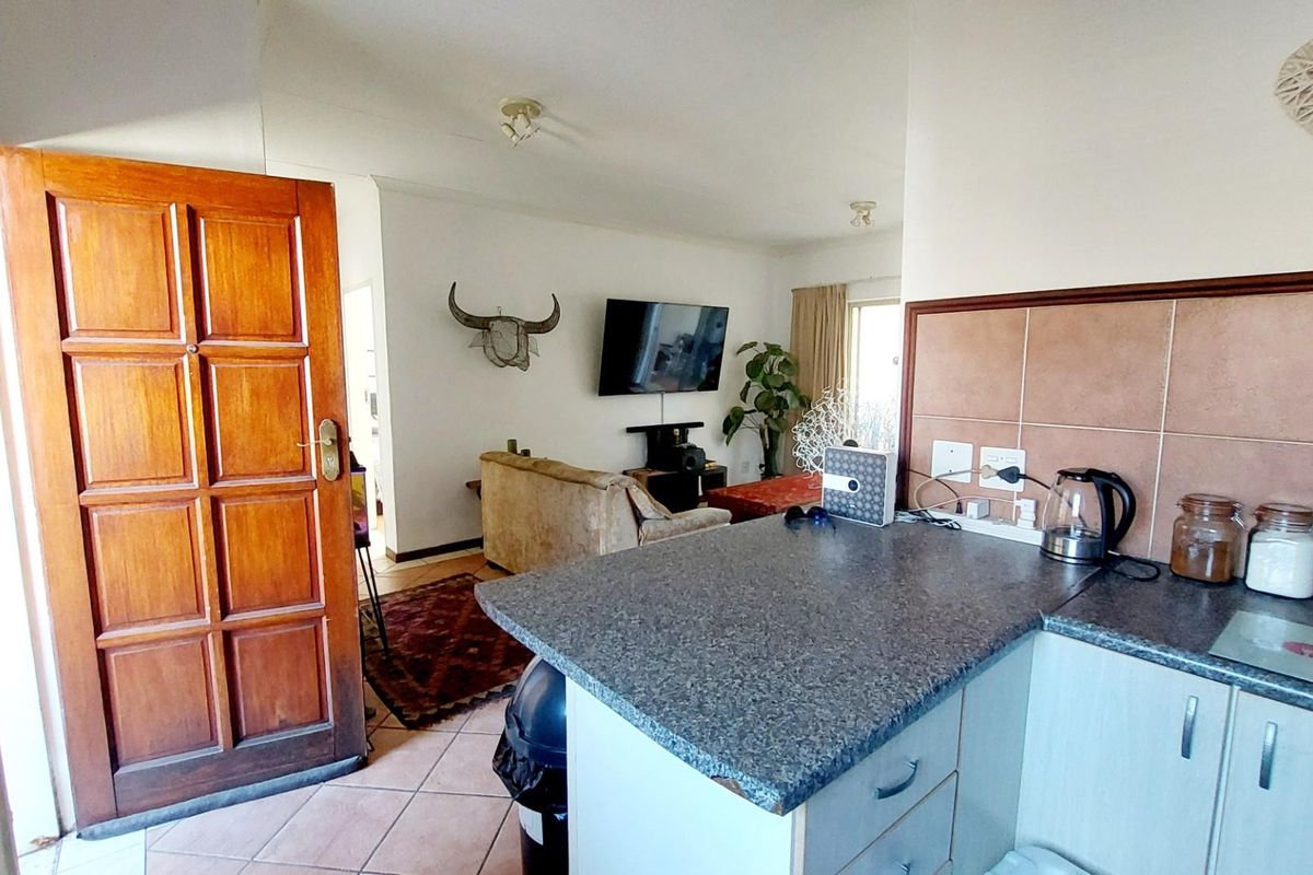 Modern 2-Bedroom Unit in Olympus/Boardwalk - Ideal Home or Investment - Photo 3