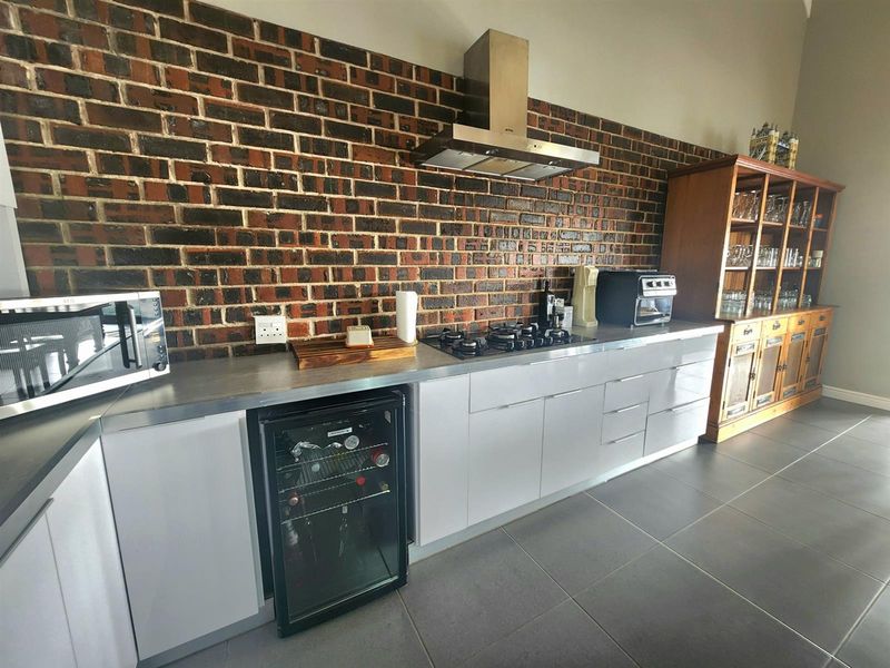 3 Bedroom Home with 1 Bedroom Flat For Sale in Mount Royal Golf and Country Estate - Photo 3