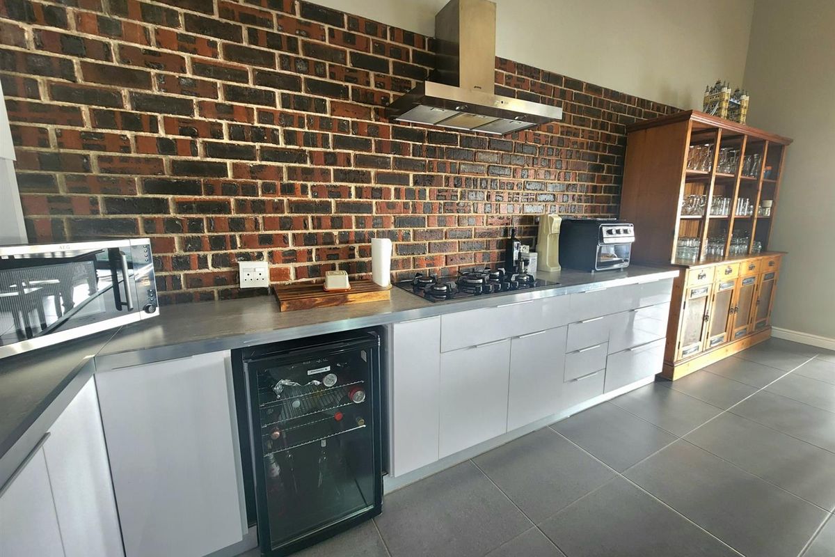 3 Bedroom Home with 1 Bedroom Flat For Sale in Mount Royal Golf and Country Estate - Photo 3