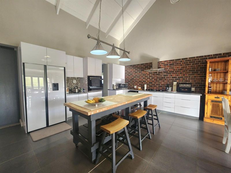 3 Bedroom Home with 1 Bedroom Flat For Sale in Mount Royal Golf and Country Estate - Photo 2