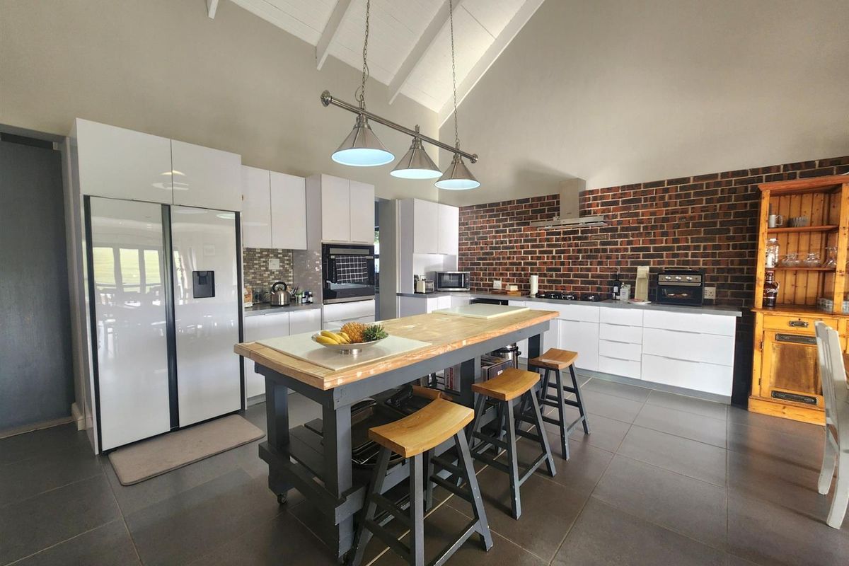 3 Bedroom Home with 1 Bedroom Flat For Sale in Mount Royal Golf and Country Estate - Photo 2