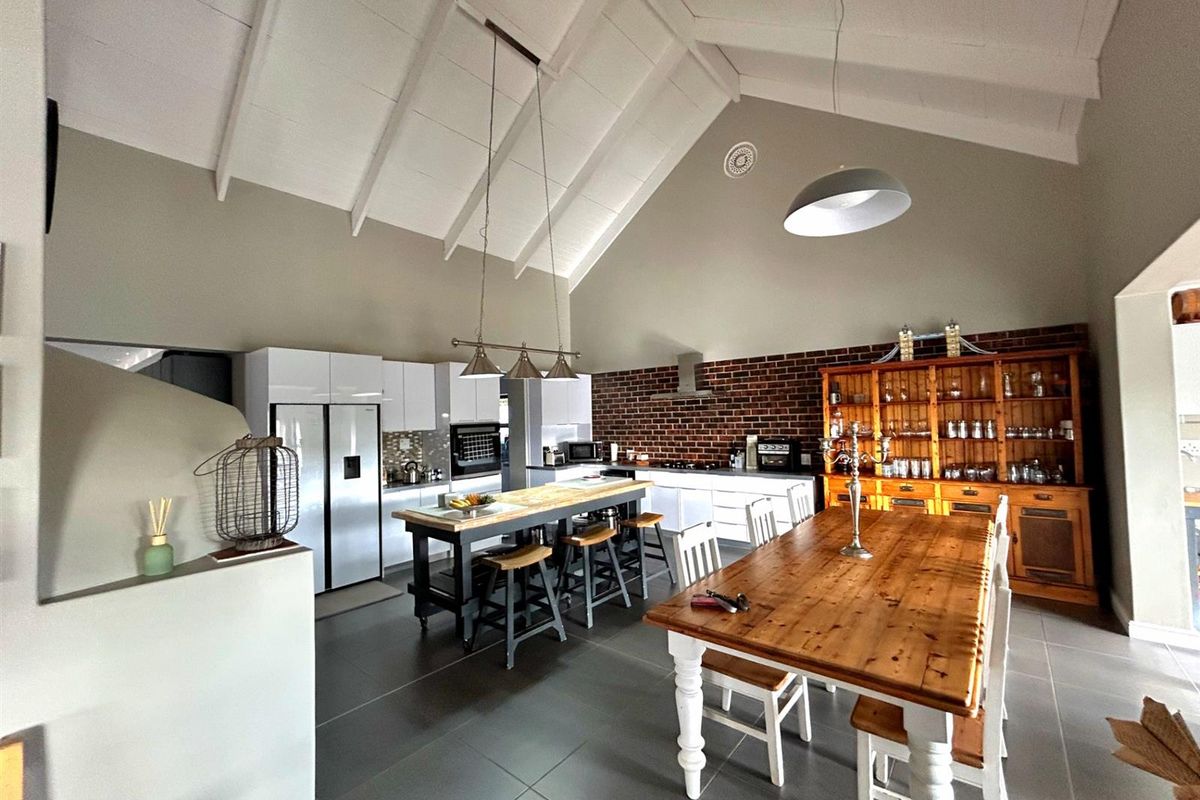 3 Bedroom Home with 1 Bedroom Flat For Sale in Mount Royal Golf and Country Estate - Photo 4