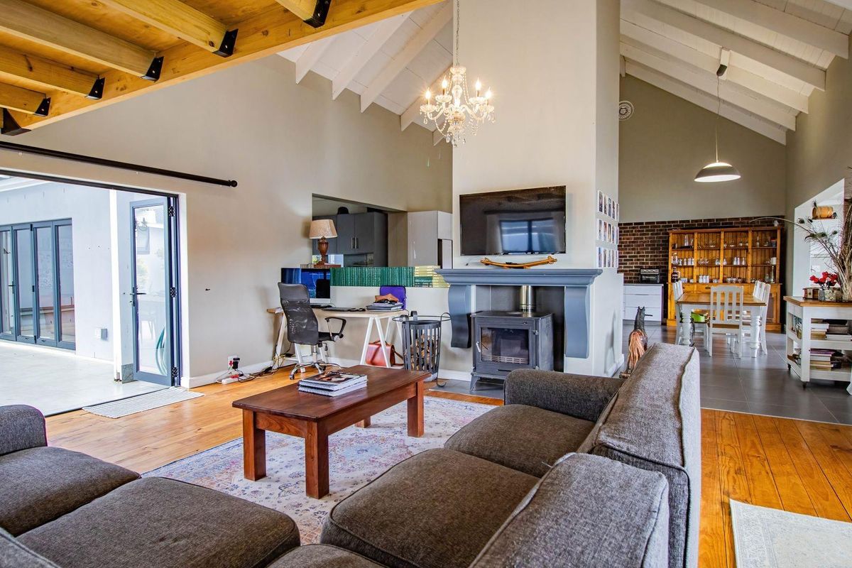 3 Bedroom Home with 1 Bedroom Flat For Sale in Mount Royal Golf and Country Estate - Photo 5