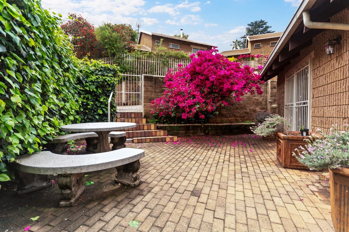 Bright. Bold. Beautiful. - Photo 2