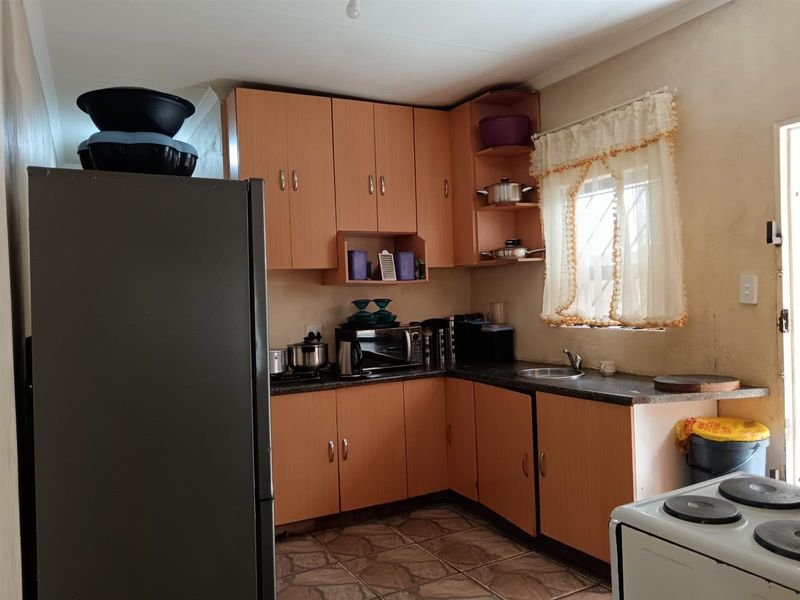 House For Sale in Tshepisong Ext 5, Krugersdorp - Photo 3