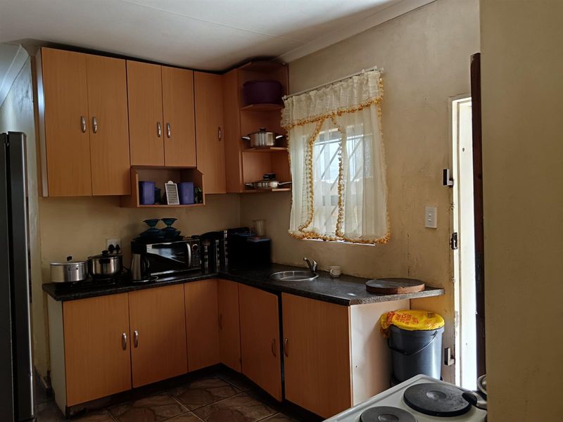 House For Sale in Tshepisong Ext 5, Krugersdorp - Photo 2