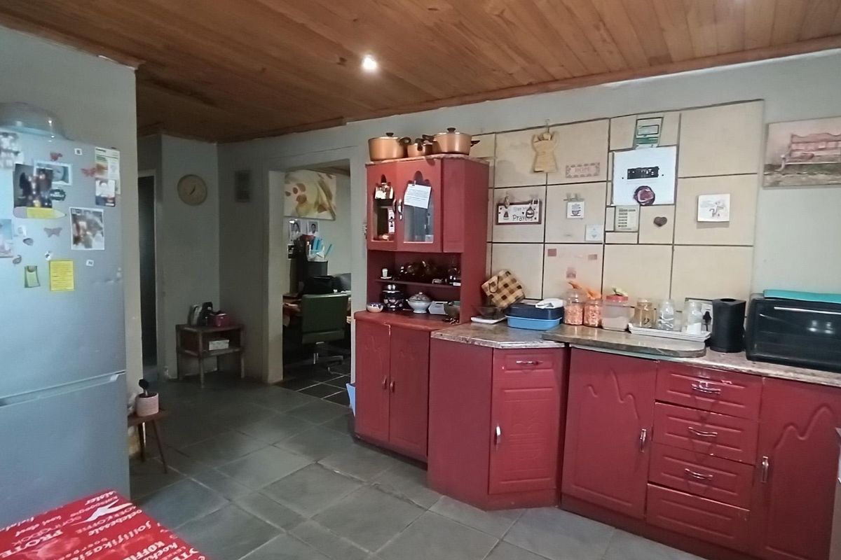 House For Sale in Newton, Wellington - Photo 2