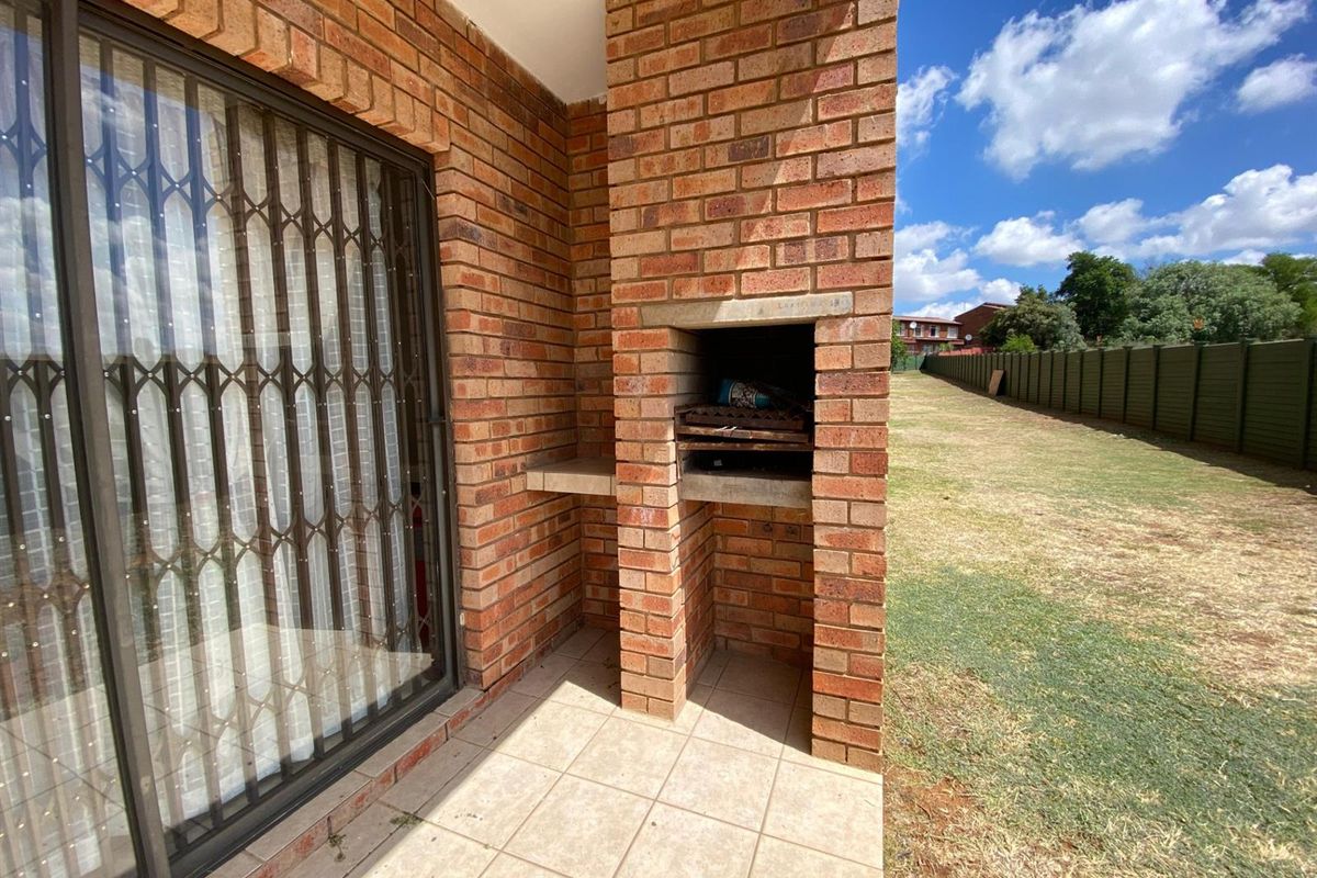 Apartment For Sale in Pellissier, Bloemfontein - Photo 3