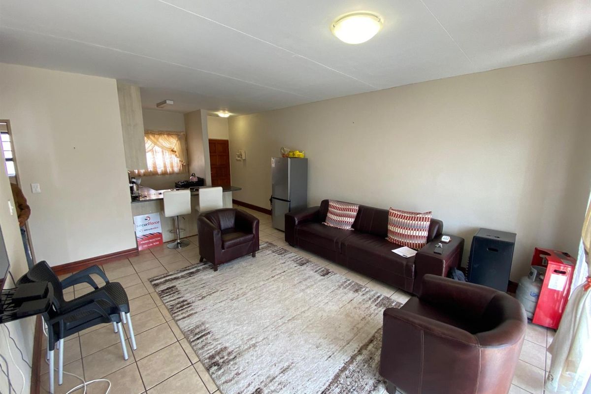 Apartment For Sale in Pellissier, Bloemfontein - Photo 4