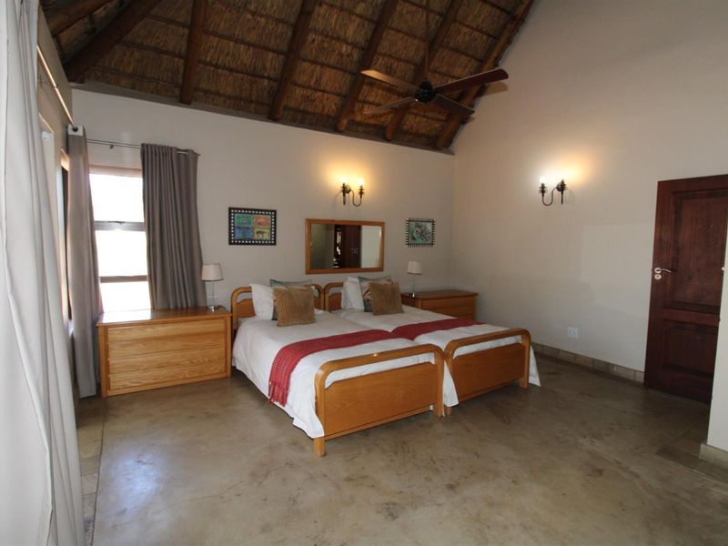 Zebula Golf Estate - Four Bedroom house with en-suite bathrooms and Jacuzzi - Photo 9