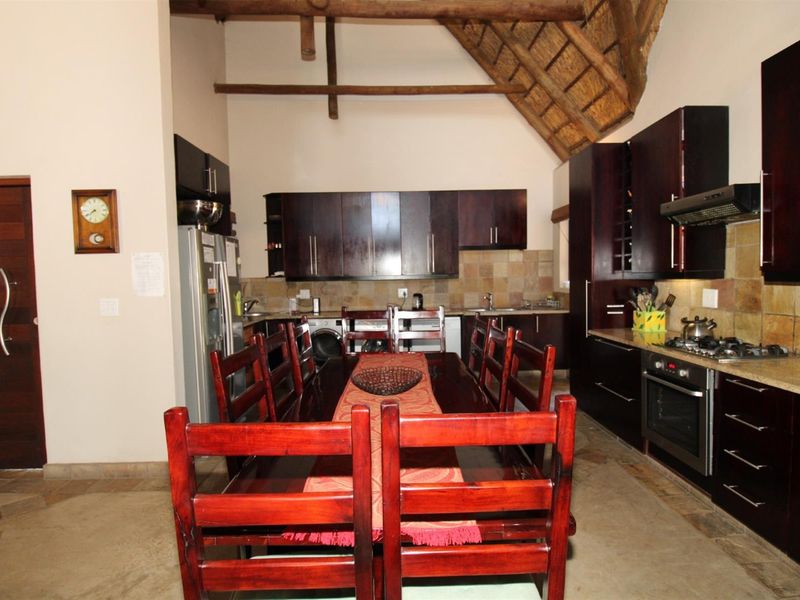 Zebula Golf Estate - Four Bedroom house with en-suite bathrooms and Jacuzzi - Photo 6