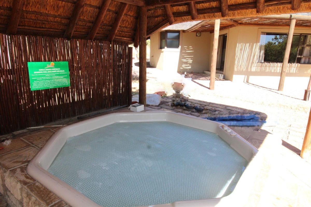 Zebula Golf Estate - Four Bedroom house with en-suite bathrooms and Jacuzzi - Photo 4