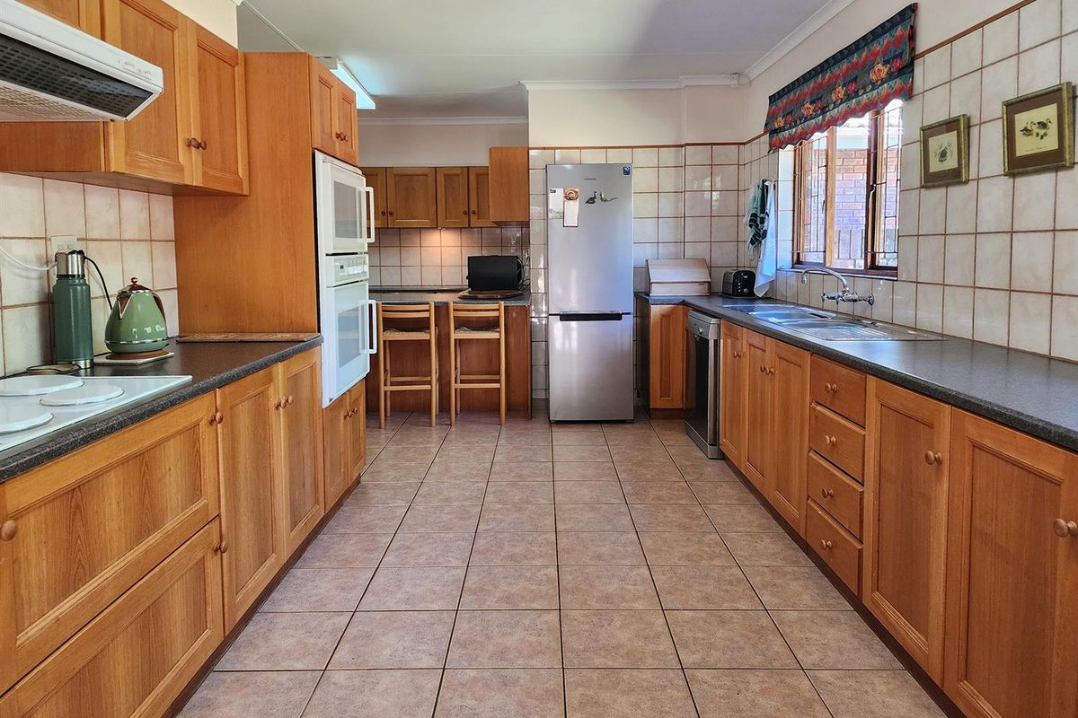 Remarkable House in Brenton on Lake, Knysna - Photo 4