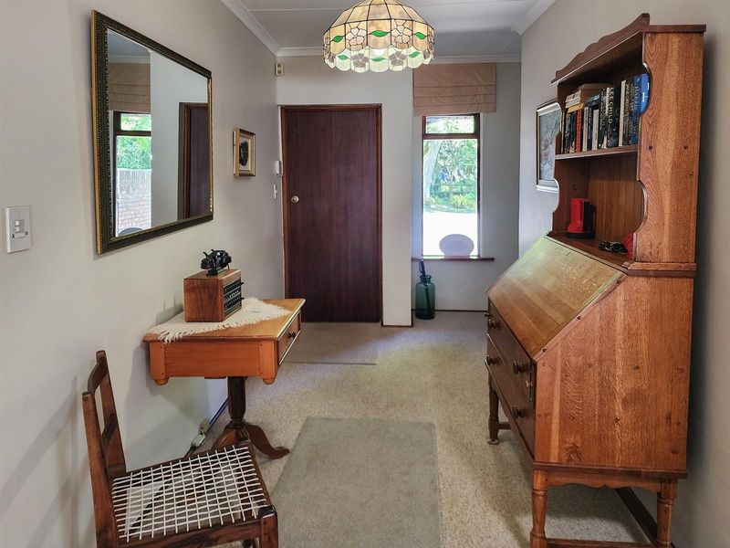 Remarkable House in Brenton on Lake, Knysna - Photo 9