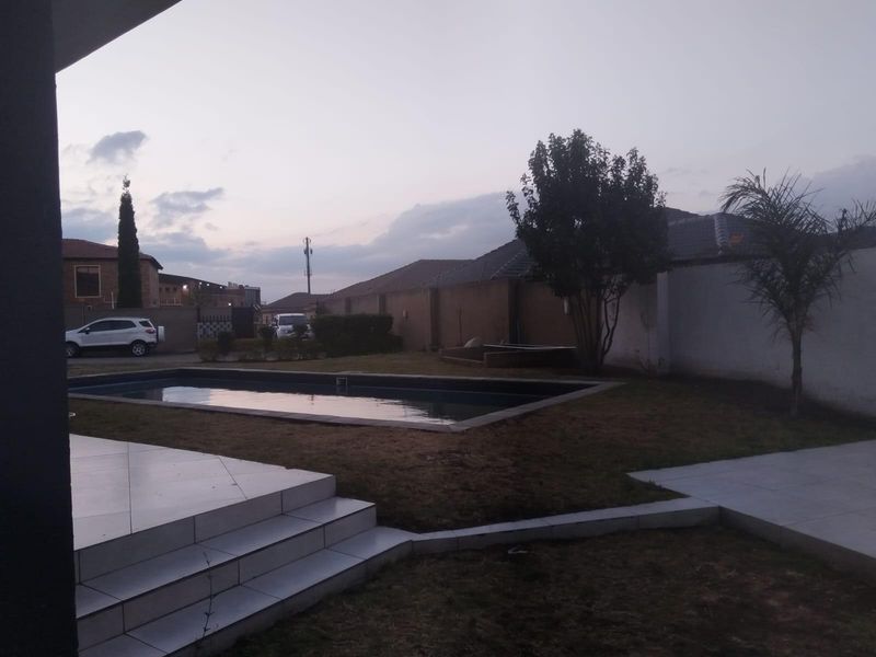 House For Sale in Model Park, Witbank - Photo 8