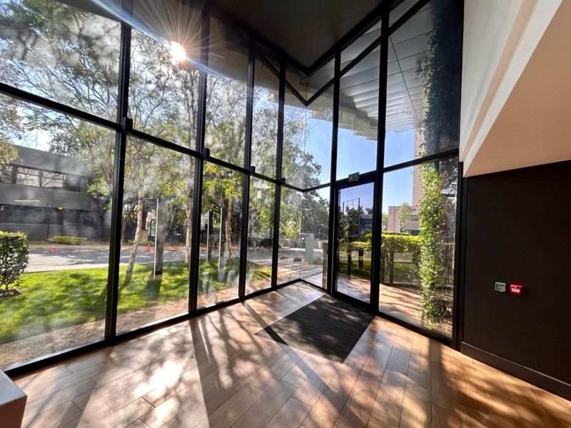 An Office Building That Truly Stands Out - Photo 6