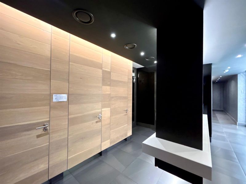 An Office Building That Truly Stands Out - Photo 10