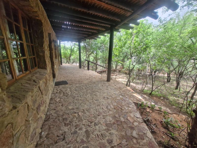 Distinctive Thatch-Home Offering Space - Photo 10