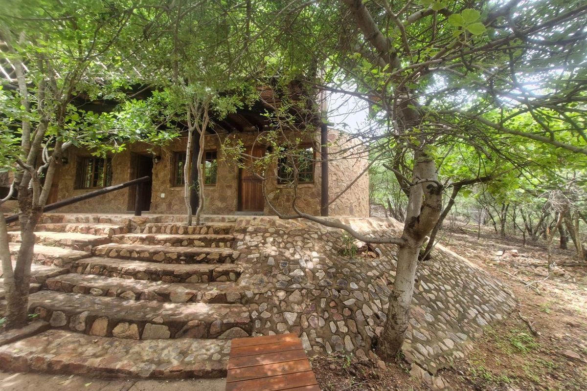 Distinctive Thatch-Home Offering Space - Photo 5