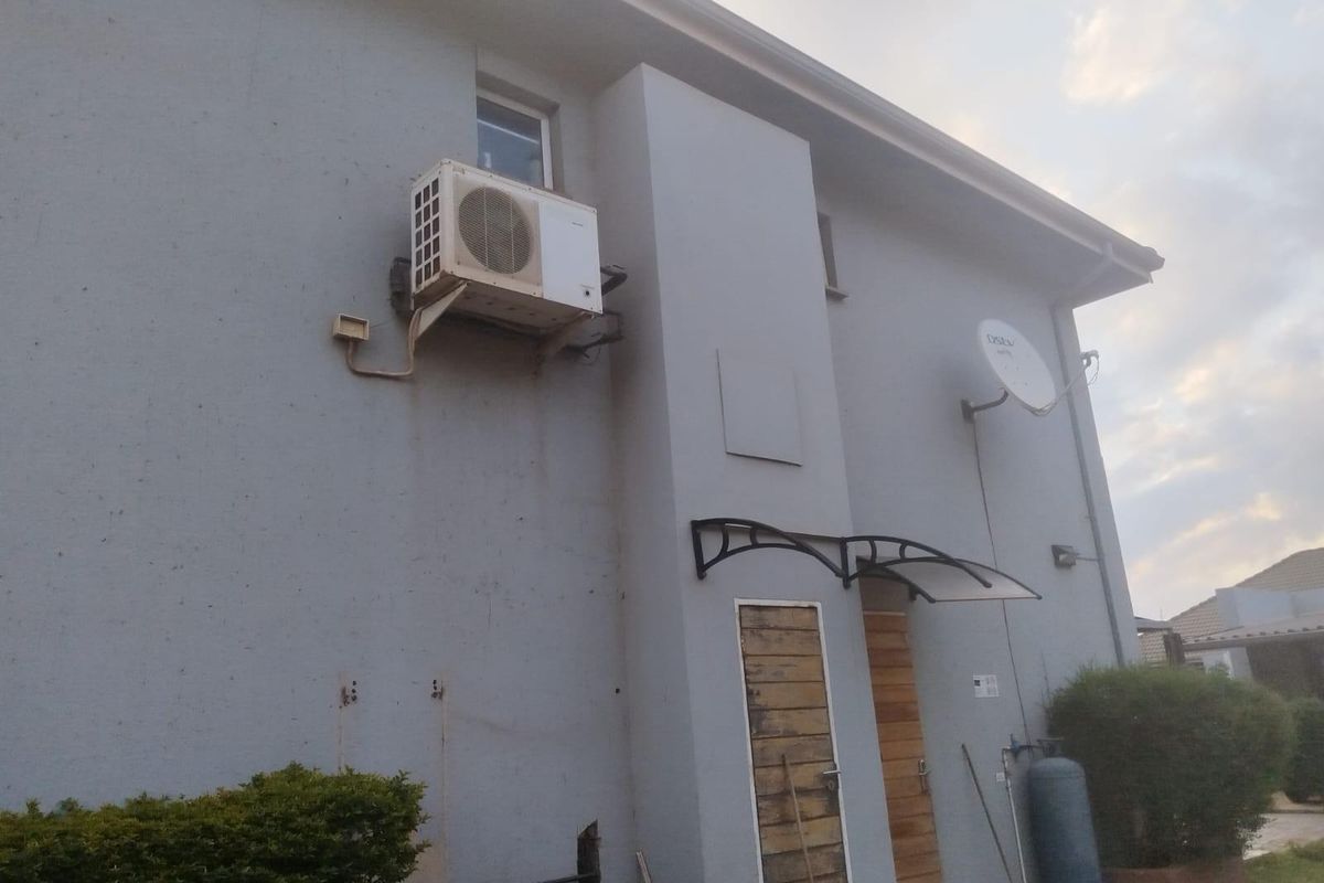 House for sale in Hoeveldpark, Witbank - Photo 4