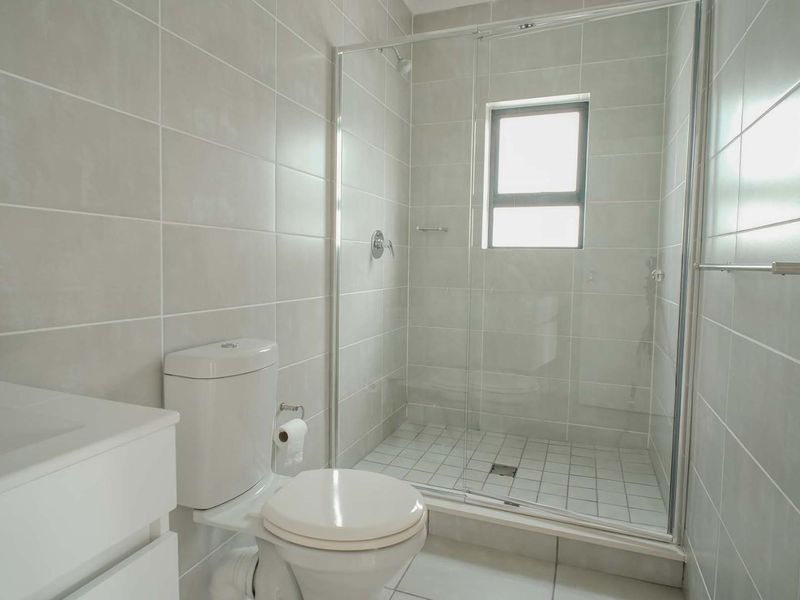 Modern 1-Bedroom Apartment in De Zicht Estate - Available Now - Photo 9