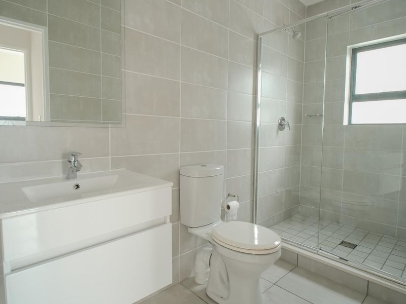 Modern 1-Bedroom Apartment in De Zicht Estate - Available Now - Photo 8