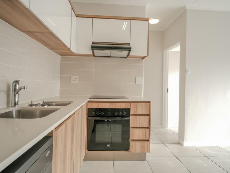 Modern 1-Bedroom Apartment in De Zicht Estate - Available Now - Photo 3