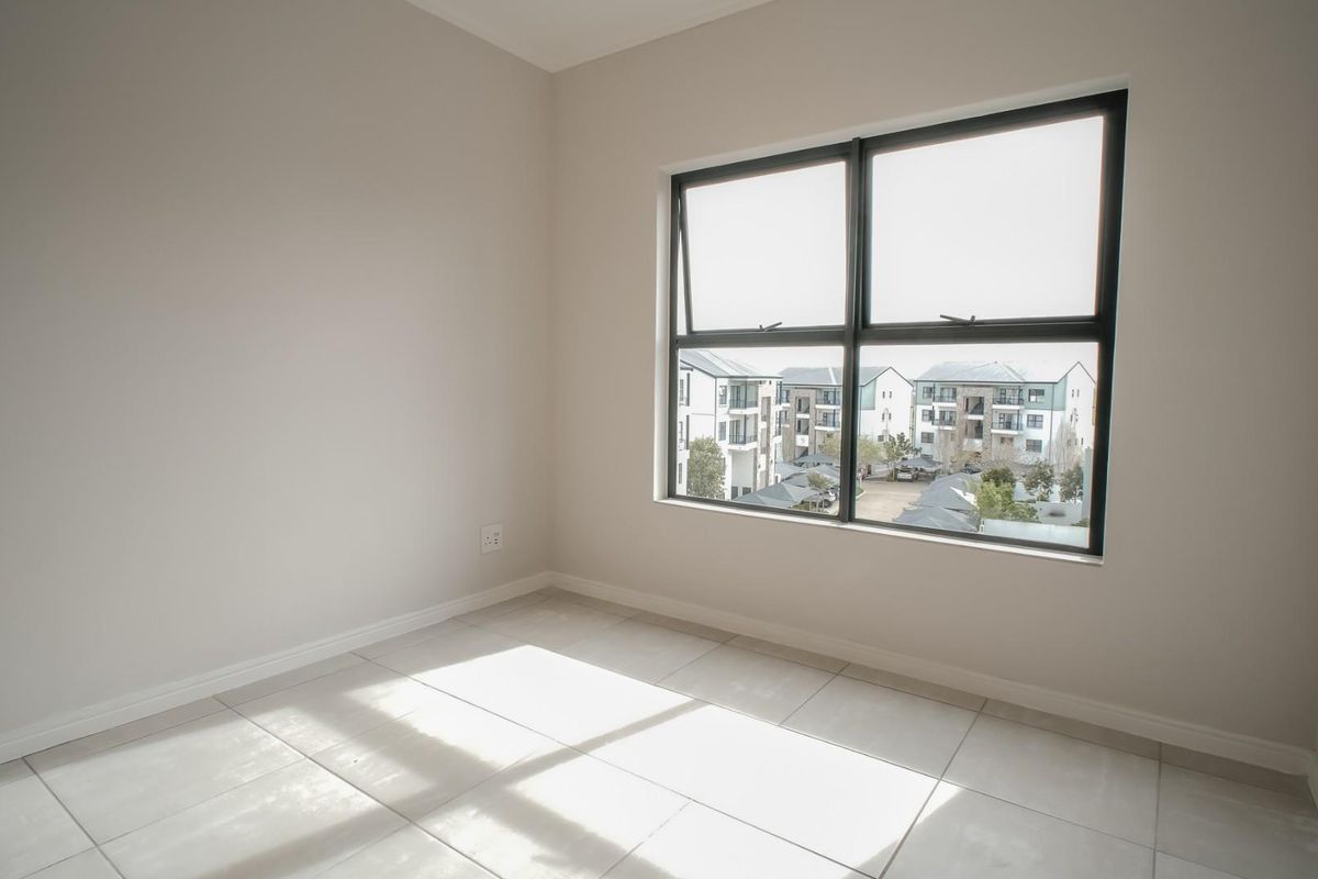 Modern 1-Bedroom Apartment in De Zicht Estate - Available Now - Photo 5