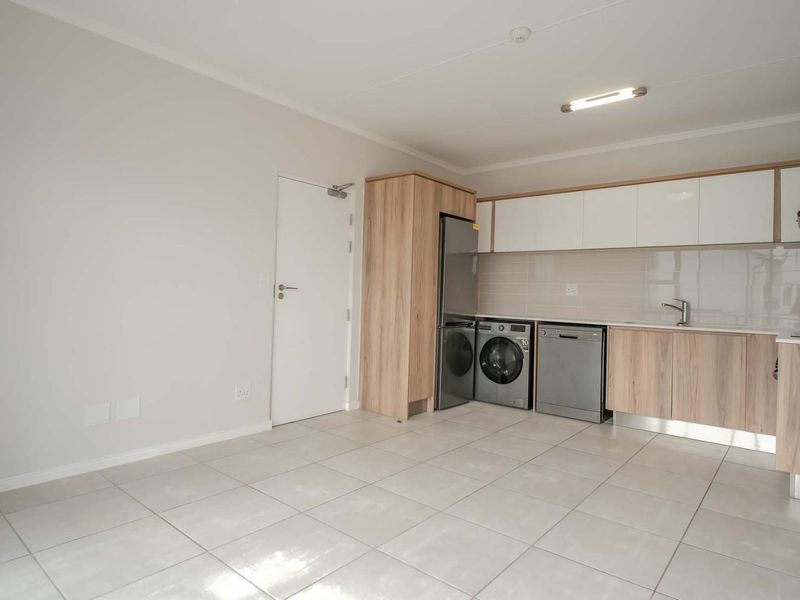 Modern 1-Bedroom Apartment in De Zicht Estate - Available Now - Photo 4