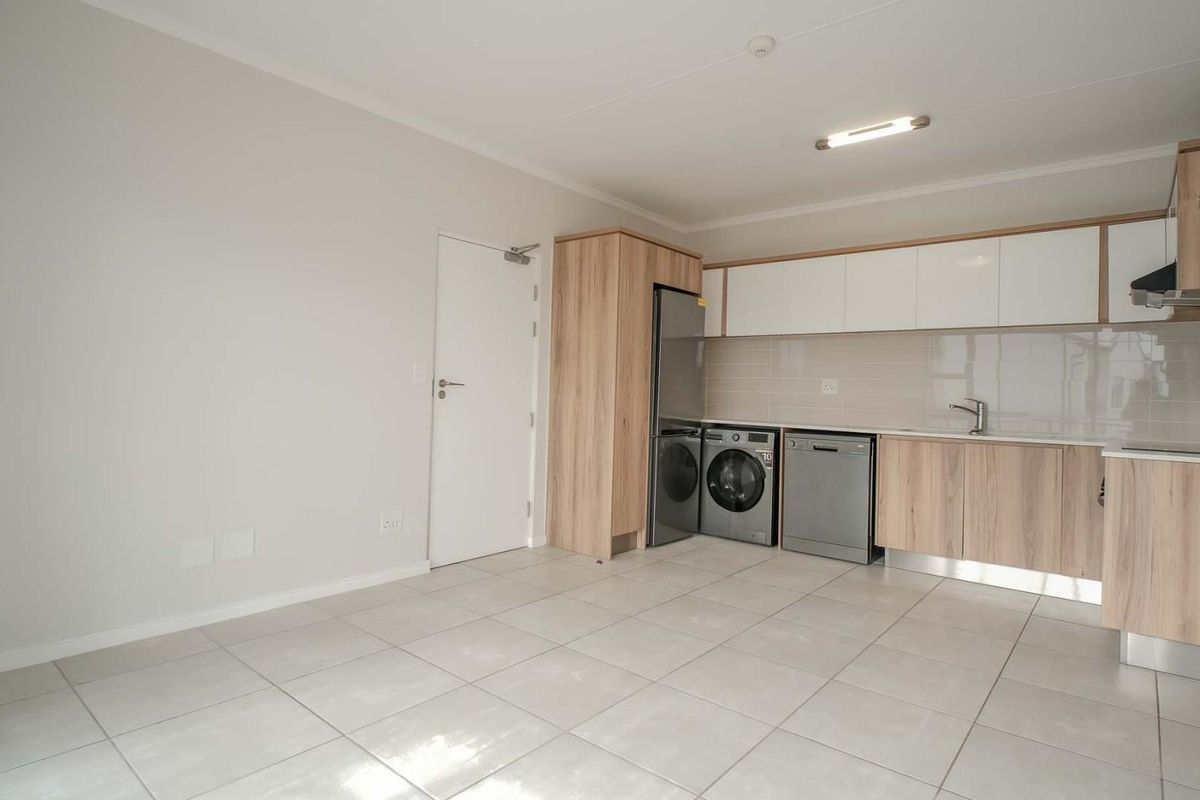 Modern 1-Bedroom Apartment in De Zicht Estate - Available Now - Photo 4