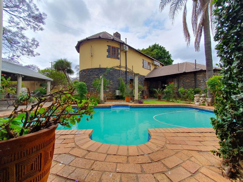 Grande Dame Ellensgate For Sale in Arcadia - Oozing Pizazz And Steeped in History - Photo 2