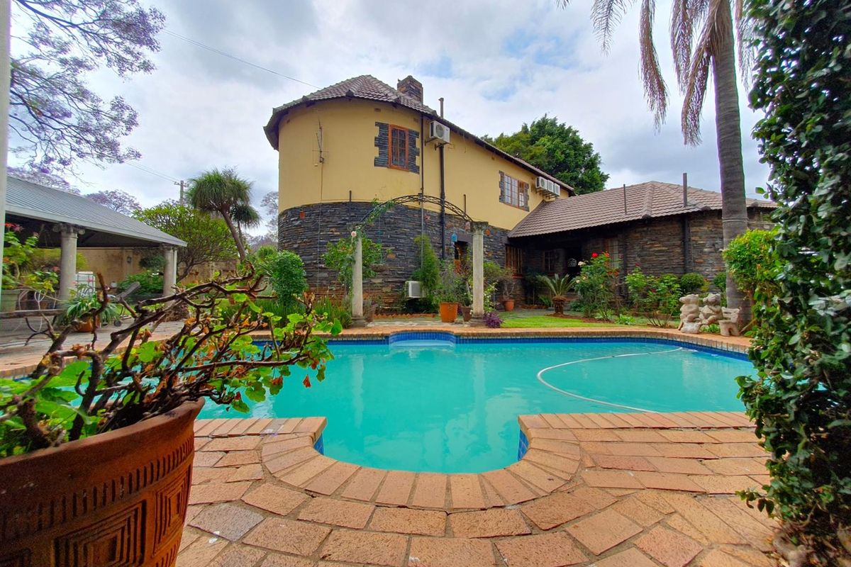 Own a Place in History Oozing Income Stream Potential - Location! Location! - Photo 2