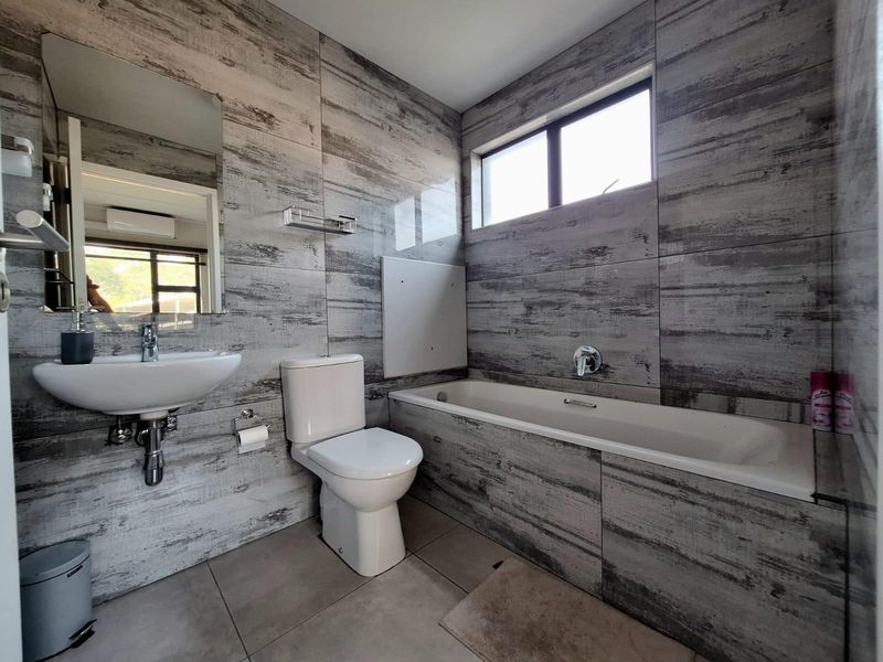 Ground Floor Corner Apartment For Sale - Ballito Groves - Photo 7