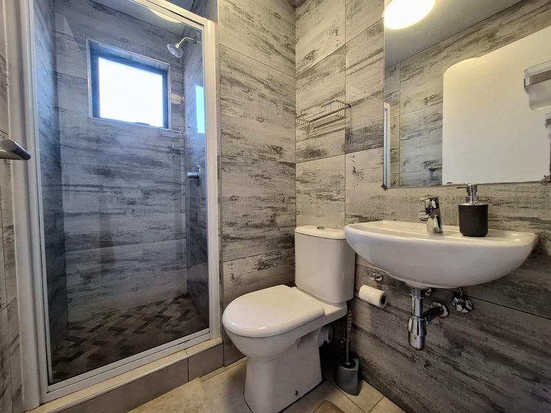 Ground Floor Corner Apartment For Sale - Ballito Groves - Photo 6