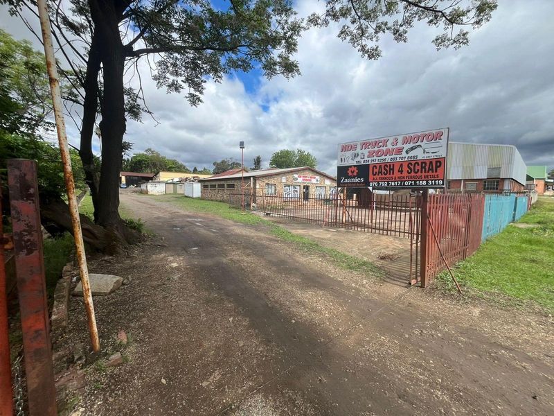 Investment Gem in Dundee-Spacious Commercial-Residential Property on 4000m2 in KwaZulu Natal - Photo 3