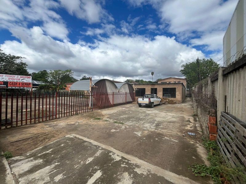 Investment Gem in Dundee-Spacious Commercial-Residential Property on 4000m2 in KwaZulu Natal - Photo 10