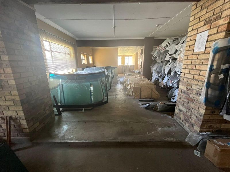 Investment Gem in Dundee-Spacious Commercial-Residential Property on 4000m2 in KwaZulu Natal - Photo 9