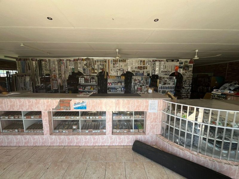 Investment Gem in Dundee-Spacious Commercial-Residential Property on 4000m2 in KwaZulu Natal - Photo 5