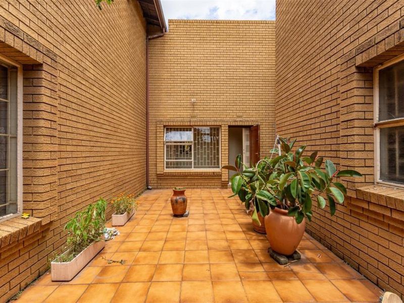 Prime Property with 5 bedroom House and Business Potential in Marlboro Gardens. - Photo 10